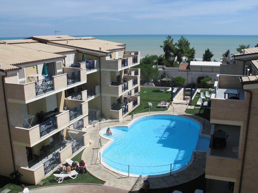 Green Bay Village Пинето Экстерьер фото