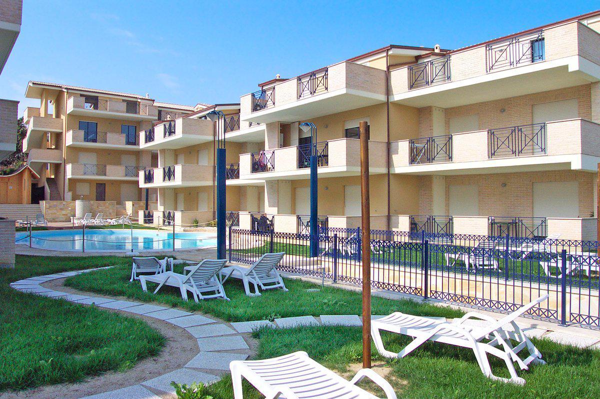 Green Bay Village Пинето Экстерьер фото